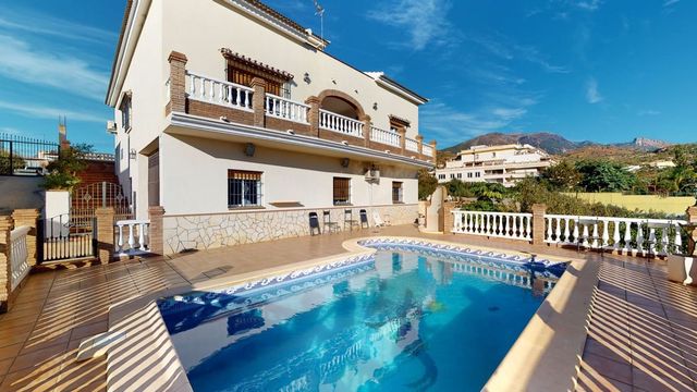 6 Zimmer Villa zu verkaufen in Alcaucín mit Pool Garage - 674.500 € (Ref: 10128700)