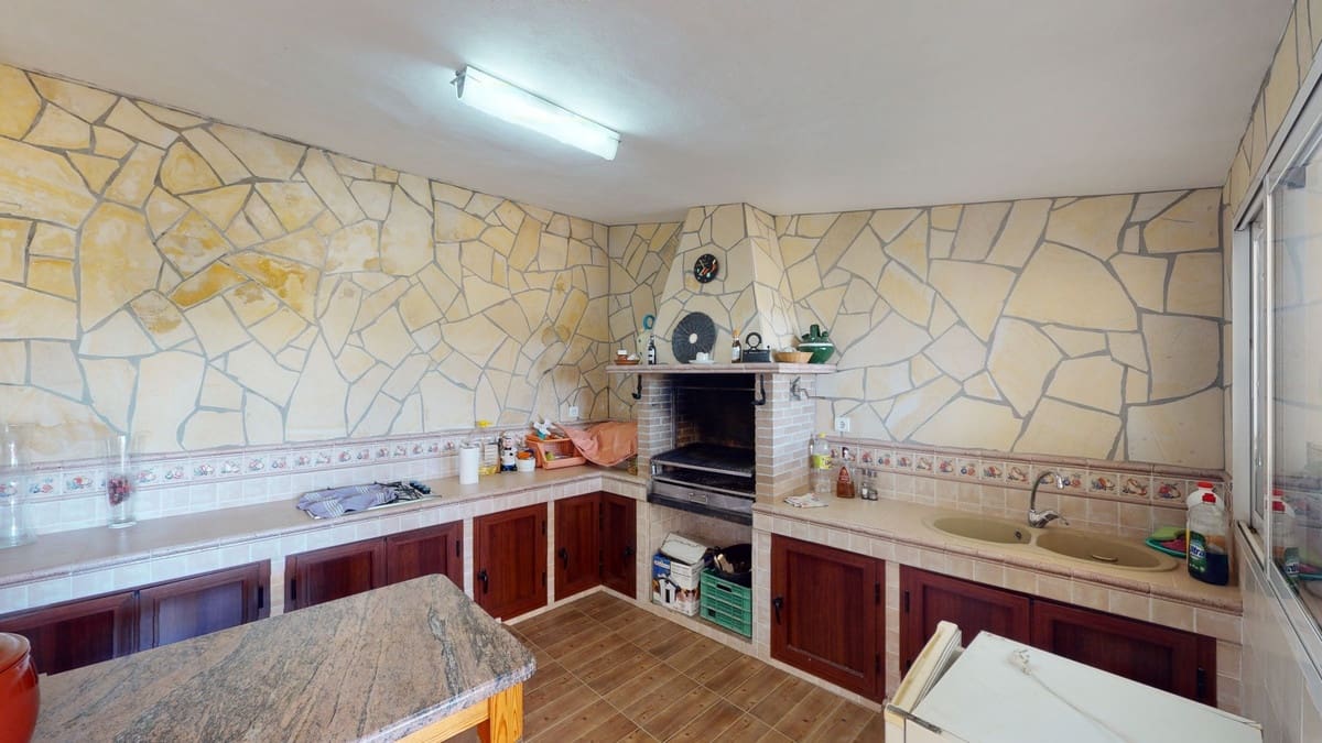 6 Zimmer Villa zu verkaufen in Alcaucin mit Pool Garage - 674.500 € (Ref: 10128700)