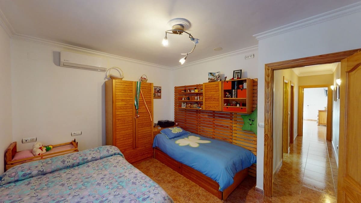 6 Zimmer Villa zu verkaufen in Alcaucin mit Pool Garage - 674.500 € (Ref: 10128700)