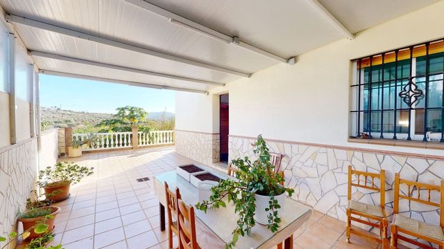 6 Zimmer Villa zu verkaufen in Alcaucín mit Pool Garage - 674.500 € (Ref: 10128700)