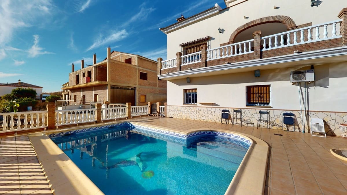 6 Zimmer Villa zu verkaufen in Alcaucin mit Pool Garage - 674.500 € (Ref: 10128700)