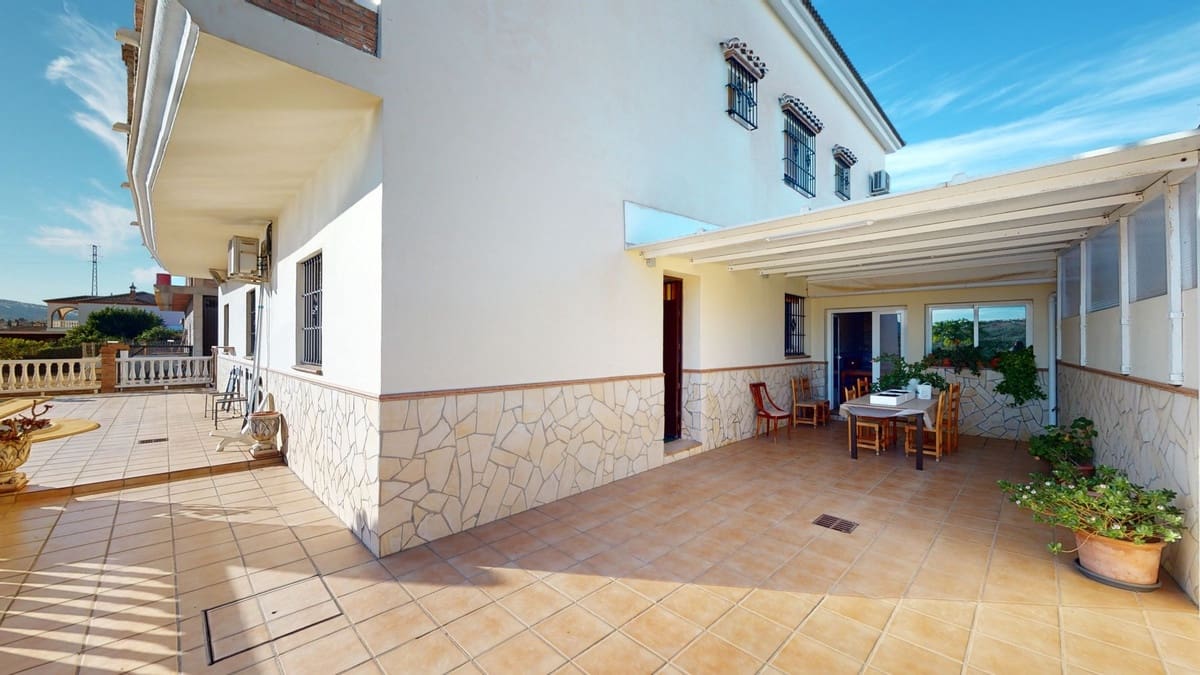 6 Zimmer Villa zu verkaufen in Alcaucin mit Pool Garage - 674.500 € (Ref: 10128700)