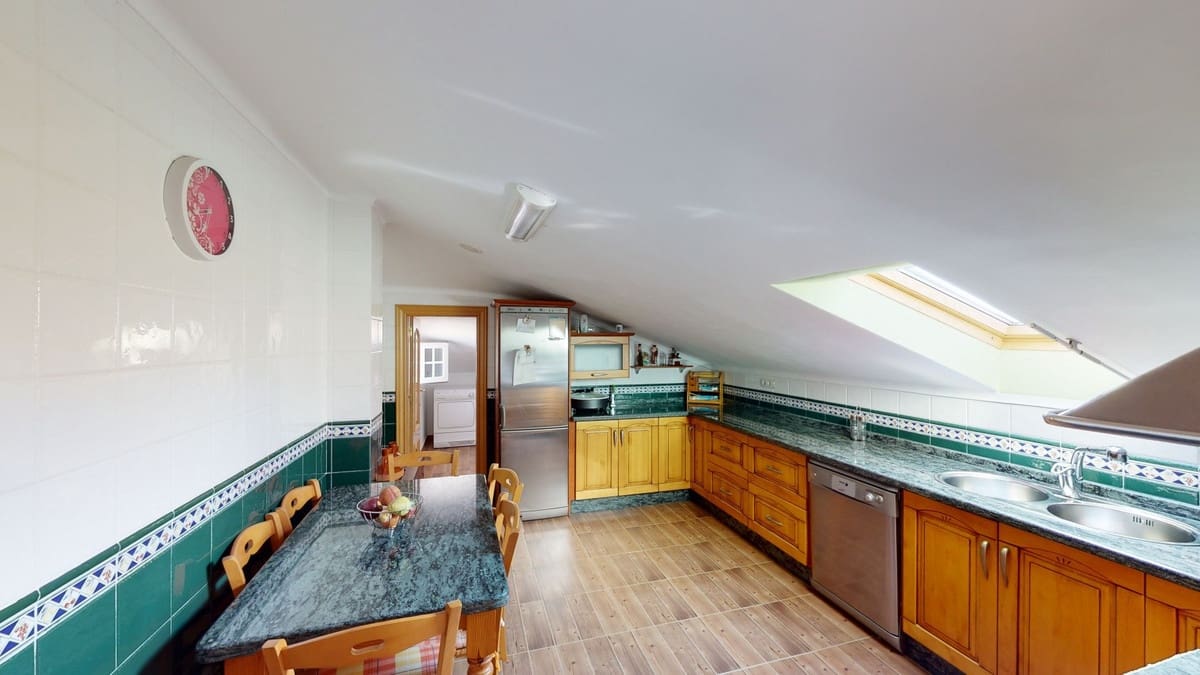 6 Zimmer Villa zu verkaufen in Alcaucin mit Pool Garage - 674.500 € (Ref: 10128700)