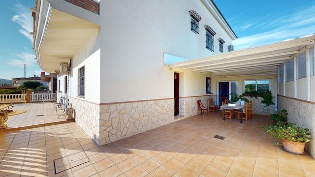 6 Zimmer Villa zu verkaufen in Alcaucín mit Pool Garage - 674.500 € (Ref: 10128700)