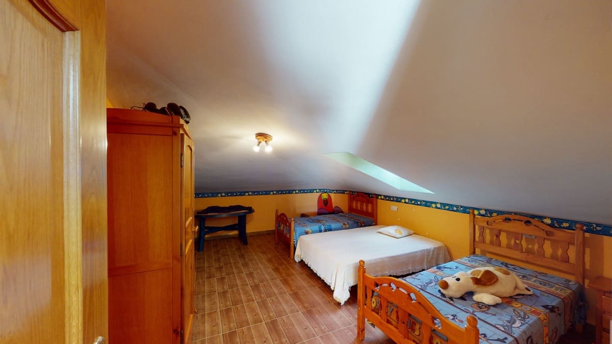 6 Zimmer Villa zu verkaufen in Alcaucin mit Pool Garage - 674.500 € (Ref: 10128700)
