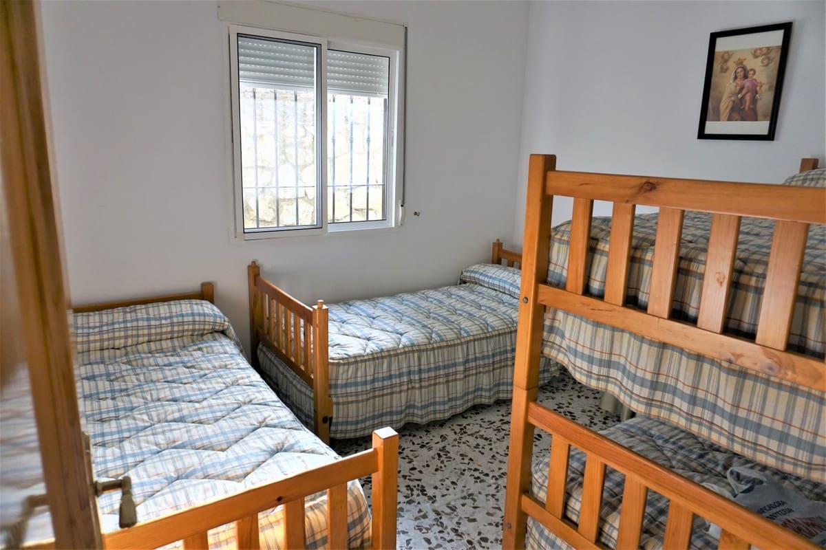 Finca/Casa Rural de 3 habitaciones en Alcaucín en venta con garaje - 375.000 € (Ref: 10128701)
