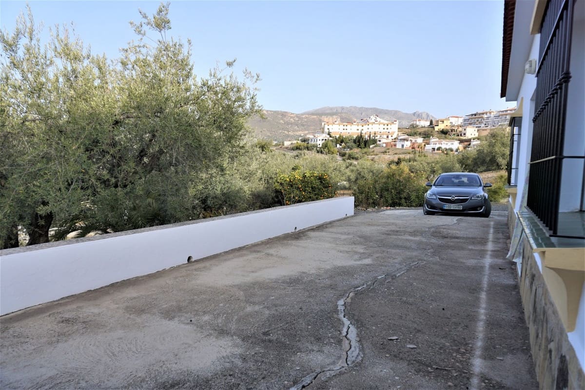 Finca/Casa Rural de 3 habitaciones en Alcaucín en venta con garaje - 375.000 € (Ref: 10128701)