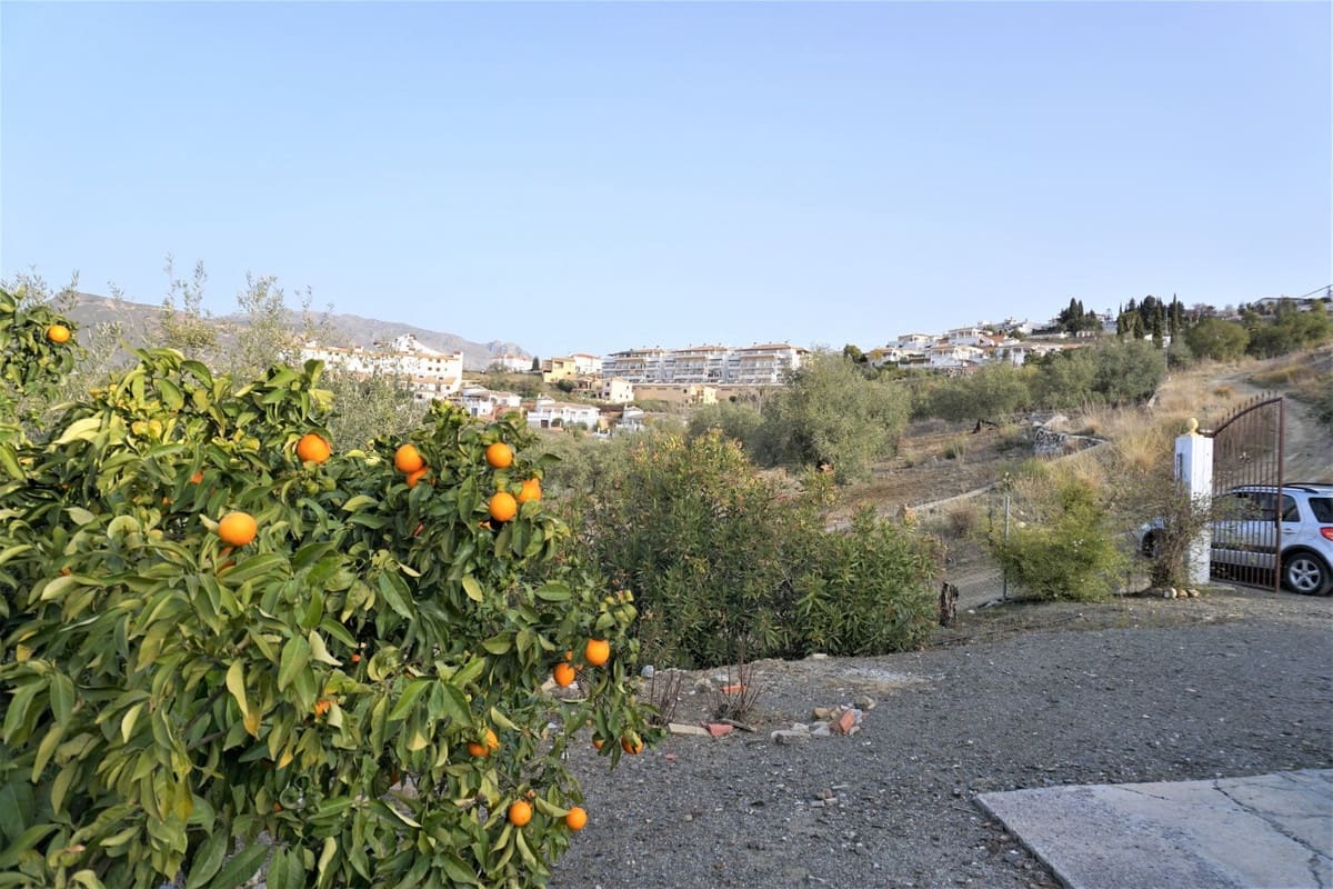 Finca/Casa Rural de 3 habitaciones en Alcaucín en venta con garaje - 375.000 € (Ref: 10128701)