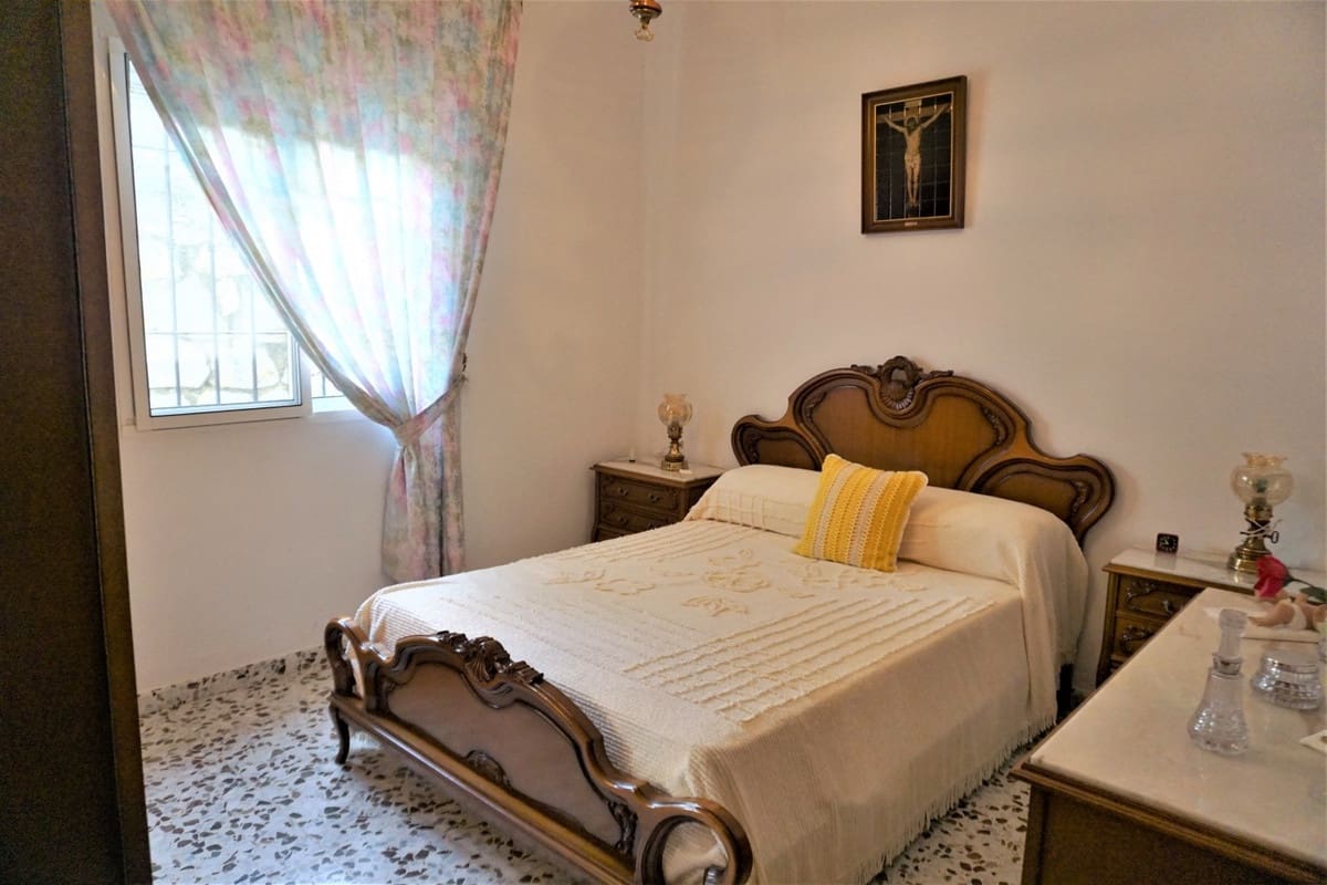 Finca/Casa Rural de 3 habitaciones en Alcaucín en venta con garaje - 375.000 € (Ref: 10128701)