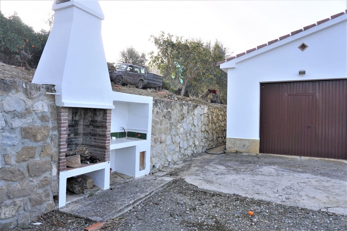 Finca/Casa Rural de 3 habitaciones en Alcaucín en venta con garaje - 375.000 € (Ref: 10128701)