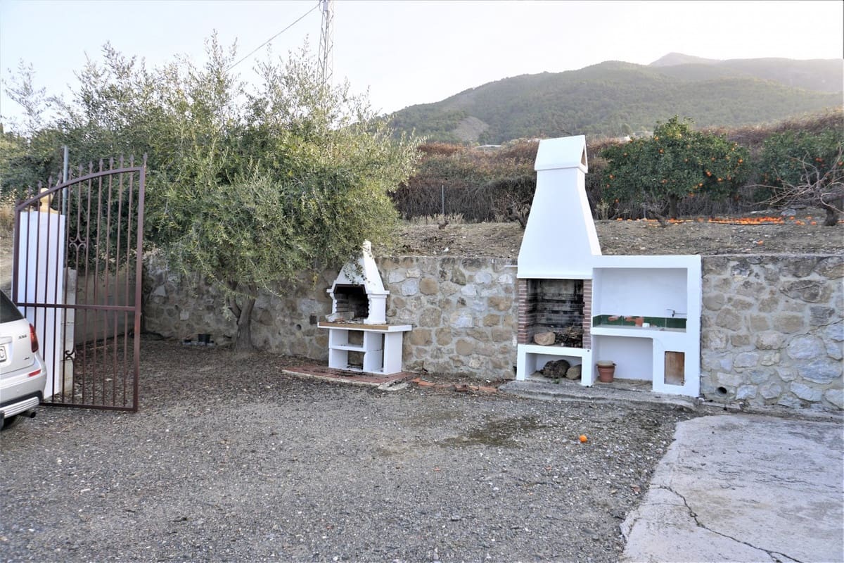 Finca/Casa Rural de 3 habitaciones en Alcaucín en venta con garaje - 375.000 € (Ref: 10128701)