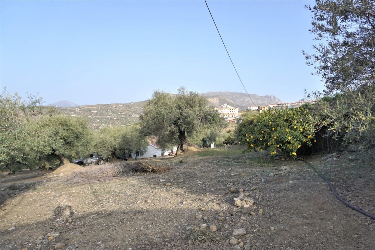 Finca/Casa Rural de 3 habitaciones en Alcaucín en venta con garaje - 375.000 € (Ref: 10128701)