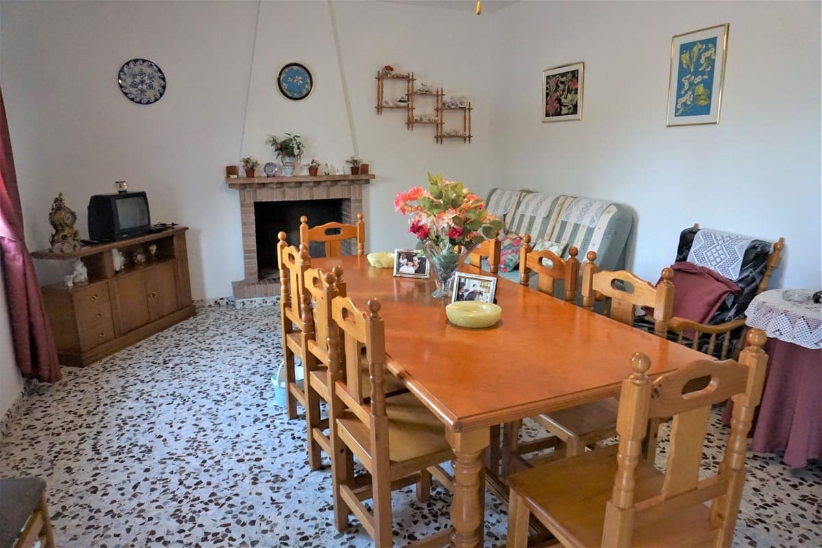Finca/Casa Rural de 3 habitaciones en Alcaucín en venta con garaje - 375.000 € (Ref: 10128701)