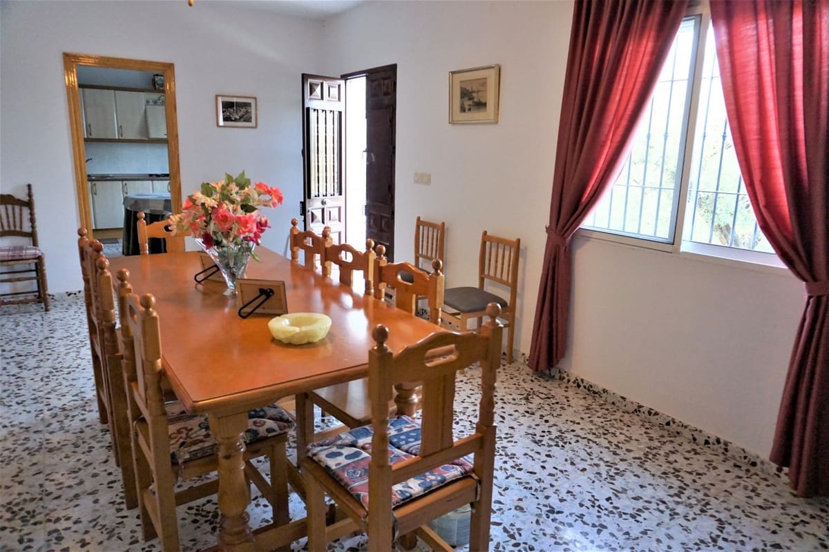 Finca/Casa Rural de 3 habitaciones en Alcaucín en venta con garaje - 375.000 € (Ref: 10128701)