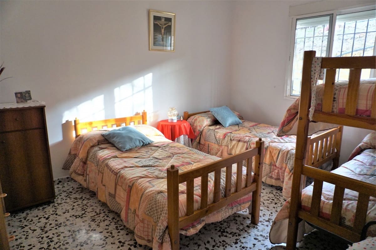 Finca/Casa Rural de 3 habitaciones en Alcaucín en venta con garaje - 375.000 € (Ref: 10128701)