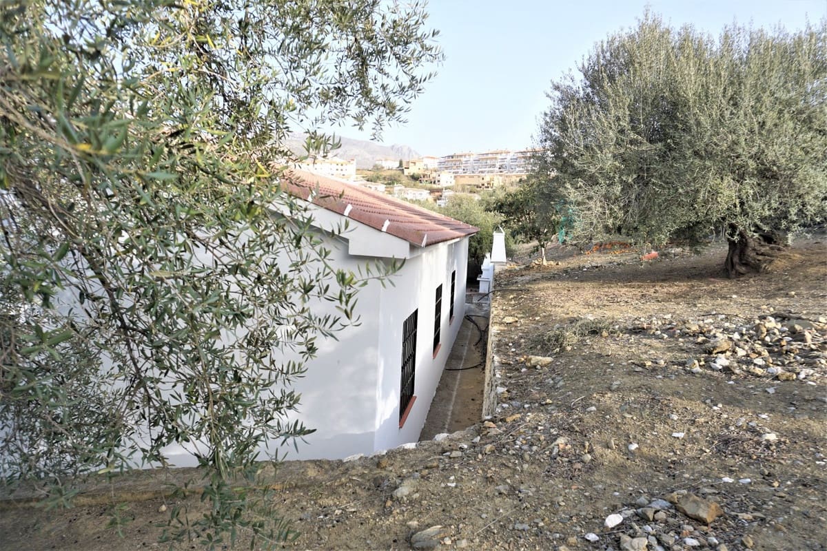 Finca/Casa Rural de 3 habitaciones en Alcaucín en venta con garaje - 375.000 € (Ref: 10128701)