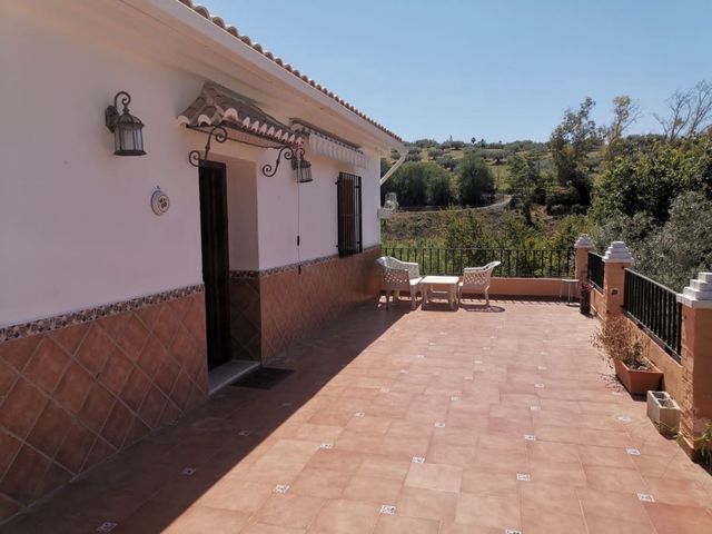 3 bedroom Finca/Country House for sale in Alcaucín with garage - € 320,000 (Ref: 10128705)