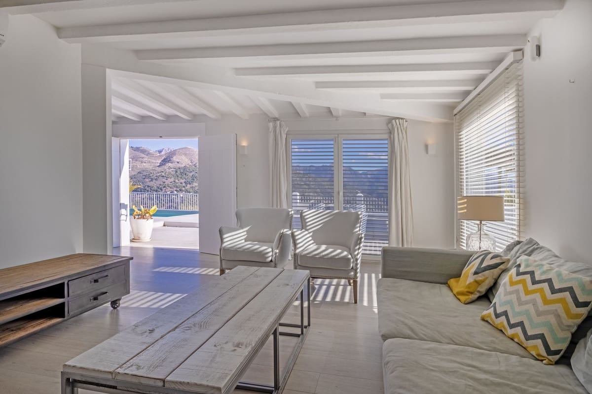 4 bedroom Villa for sale in Competa with pool garage - € 575,000 (Ref: 10128712)