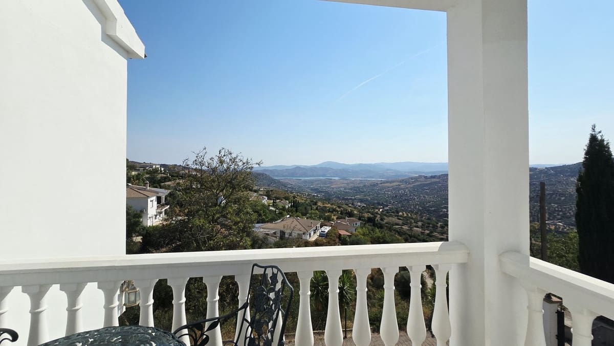 4 soveværelse Villa til salg i Alcaucin med swimmingpool garage - € 369.000 (Ref: 10128713)