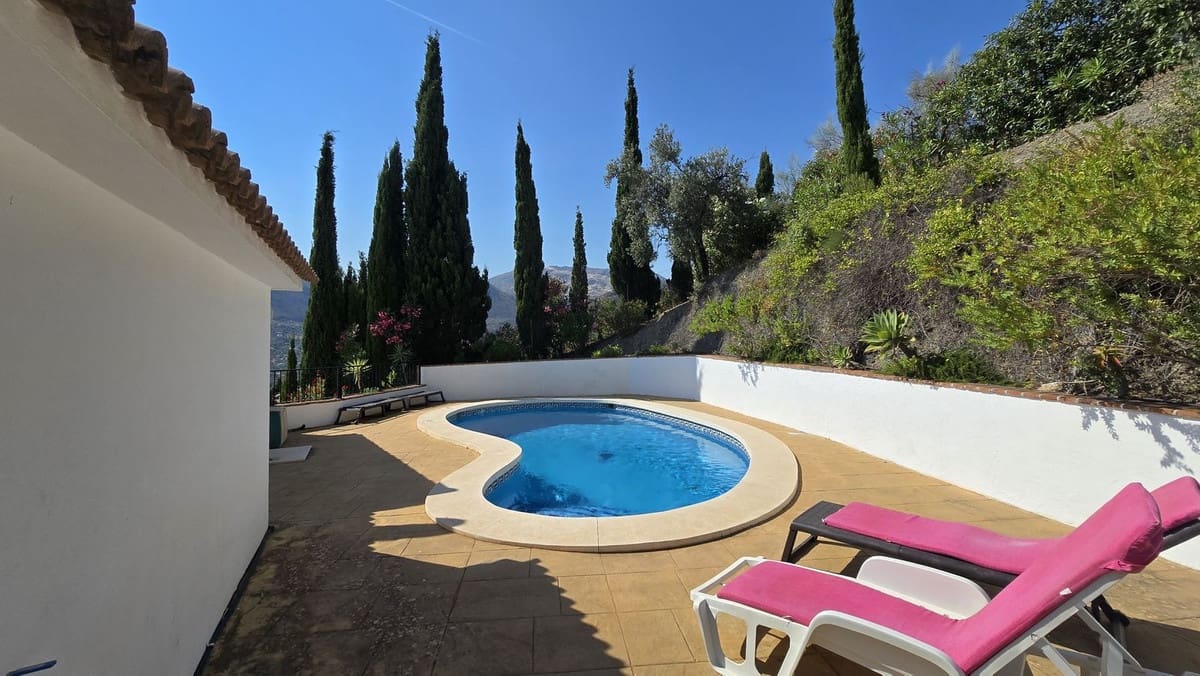 4 soveværelse Villa til salg i Alcaucin med swimmingpool garage - € 369.000 (Ref: 10128713)
