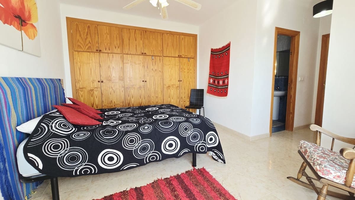 4 soveværelse Villa til salg i Alcaucin med swimmingpool garage - € 369.000 (Ref: 10128713)
