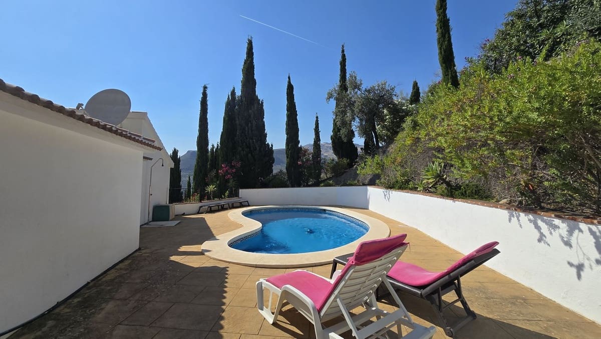 4 soveværelse Villa til salg i Alcaucin med swimmingpool garage - € 369.000 (Ref: 10128713)