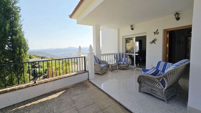 4 chambre Villa/Maison à vendre à Alcaucín avec piscine garage - 369 000 € (Ref: 10128713)