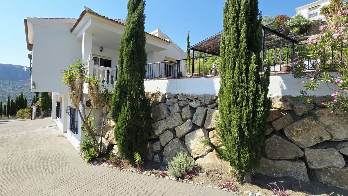 4 soveværelse Villa til salg i Alcaucin med swimmingpool garage - € 369.000 (Ref: 10128713)