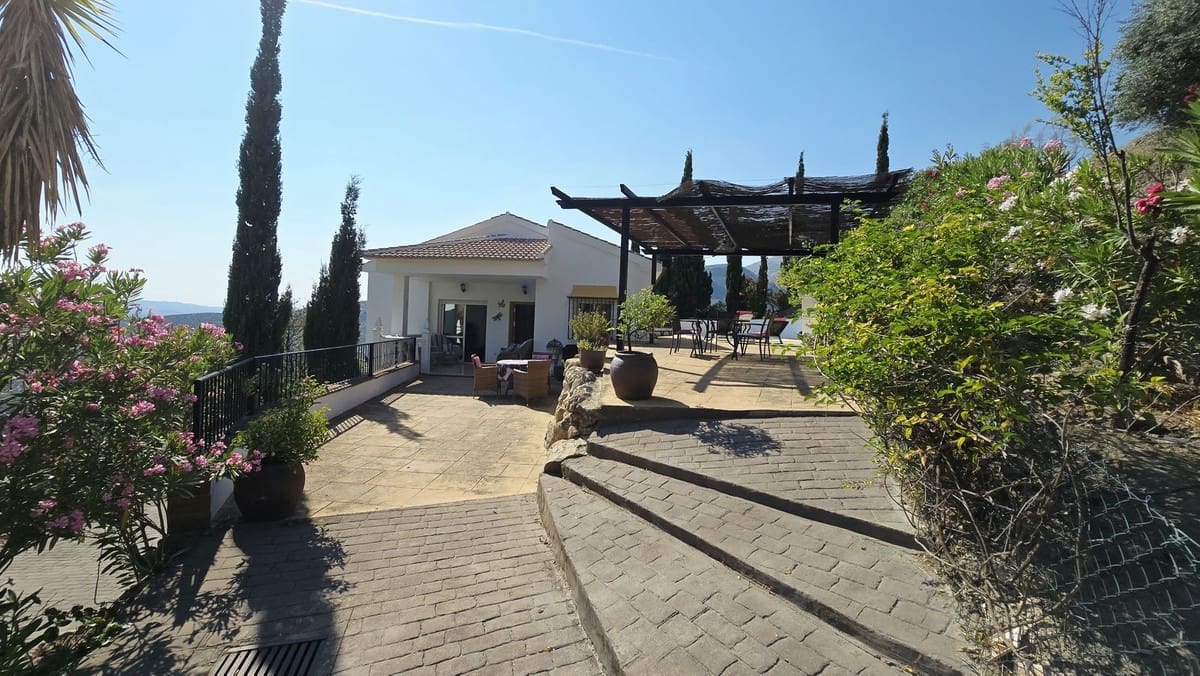 4 soveværelse Villa til salg i Alcaucin med swimmingpool garage - € 369.000 (Ref: 10128713)