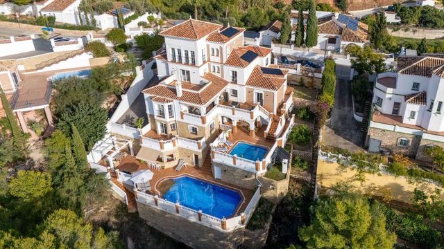 5 sypialnia Willa na sprzedaż w Frigiliana z basenem garażem - 1 400 000 € (Ref: 10128714)