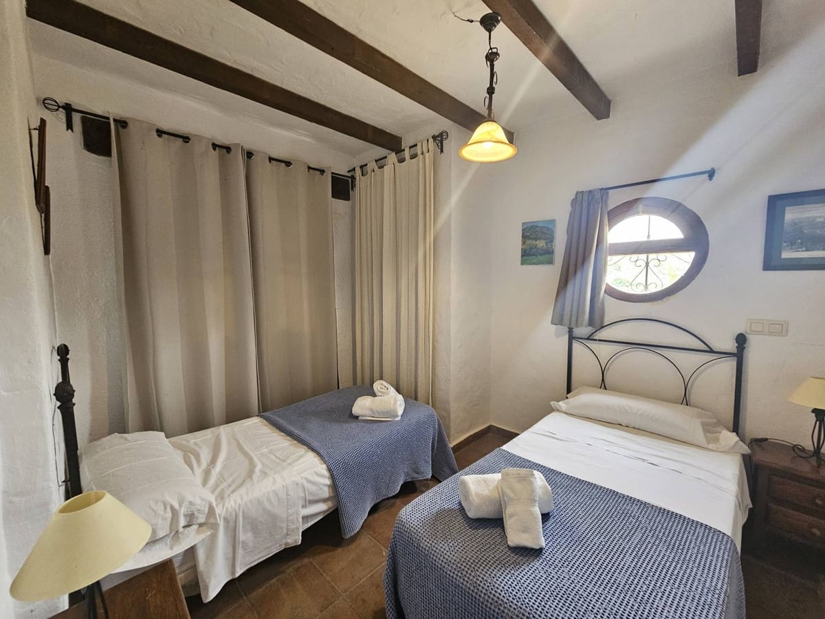 5 soveværelse Finca/Landehus til salg i Gaucin med swimmingpool - € 850.000 (Ref: 10128737)