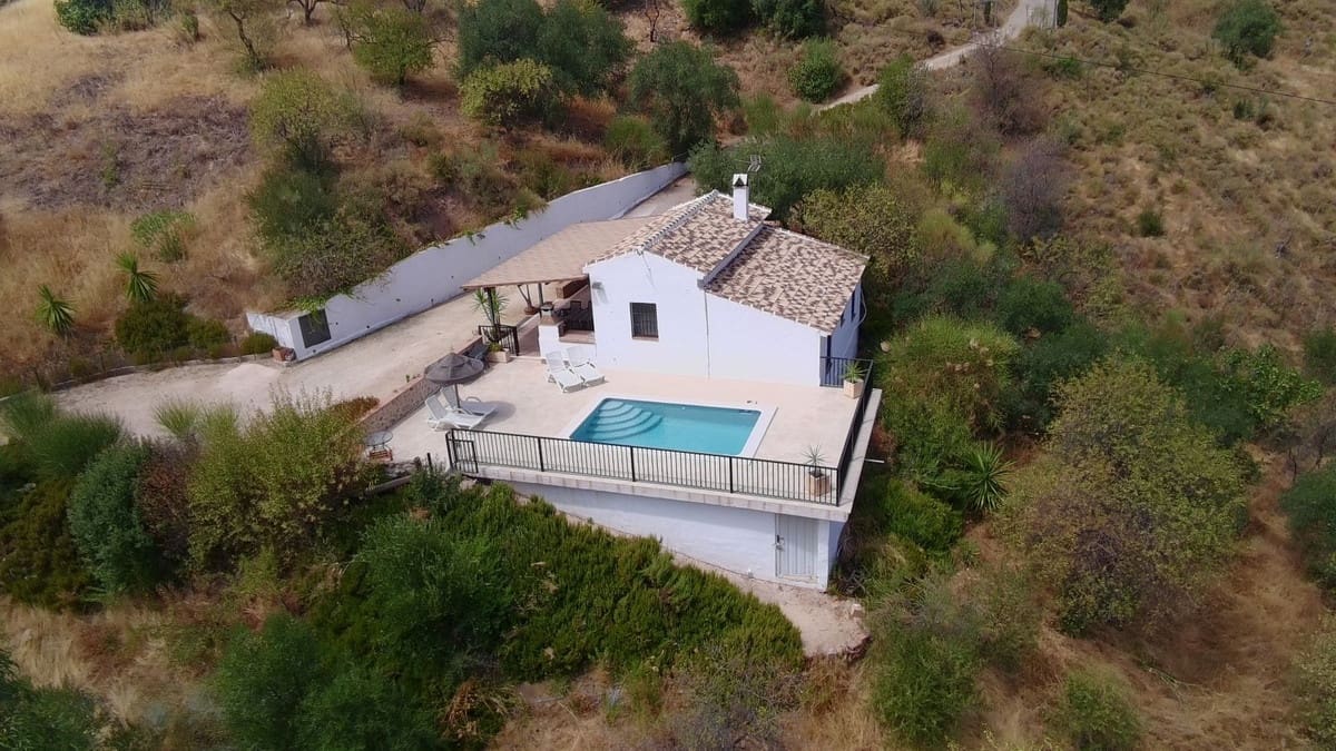 2 bedroom Villa for sale in Villanueva de la Concepcion with pool garage - € 235,000 (Ref: 10128743)