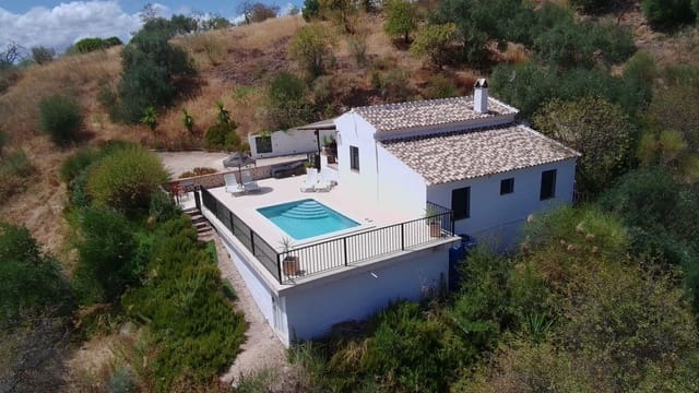 2 soverom Villa til salgs i Villanueva de la Concepcion med svømmebasseng garasje - € 235 000 (Ref: 10128743)