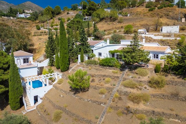 4 bedroom Villa for sale in Cómpeta with pool garage - € 595,000 (Ref: 10128761)