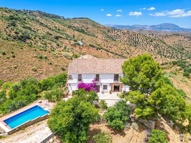 8 bedroom Finca/Country House for sale in Colmenar with pool garage - € 1,195,000 (Ref: 10128763)