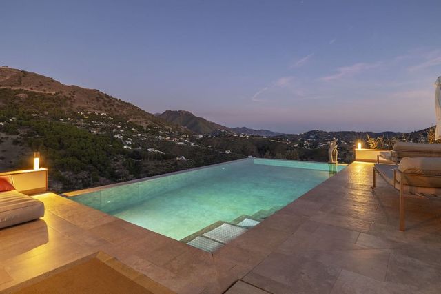 4 bedroom Villa for sale in Cómpeta with pool garage - € 995,000 (Ref: 10128764)