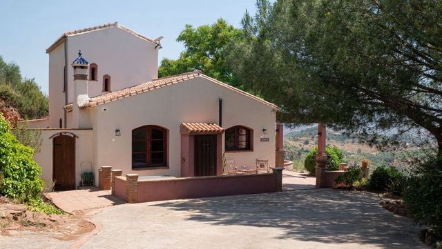 Finca/Casa Rural de 7 habitaciones en Almogía en venta con piscina garaje - 395.000 € (Ref: 10128765)