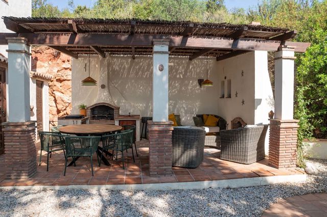 Finca/Casa Rural de 7 habitaciones en Almogía en venta con piscina garaje - 395.000 € (Ref: 10128765)