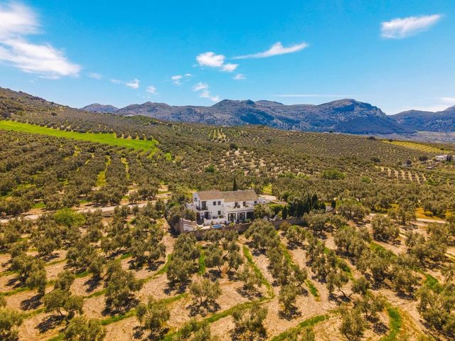 Finca/Casa Rural de 8 habitaciones en Villanueva del Trabuco en venta con piscina garaje - 875.000 € (Ref: 10128772)