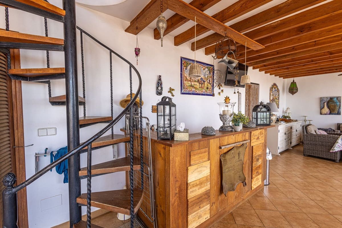 5 bedroom Villa for sale in Competa with pool garage - € 790,000 (Ref: 10128775)