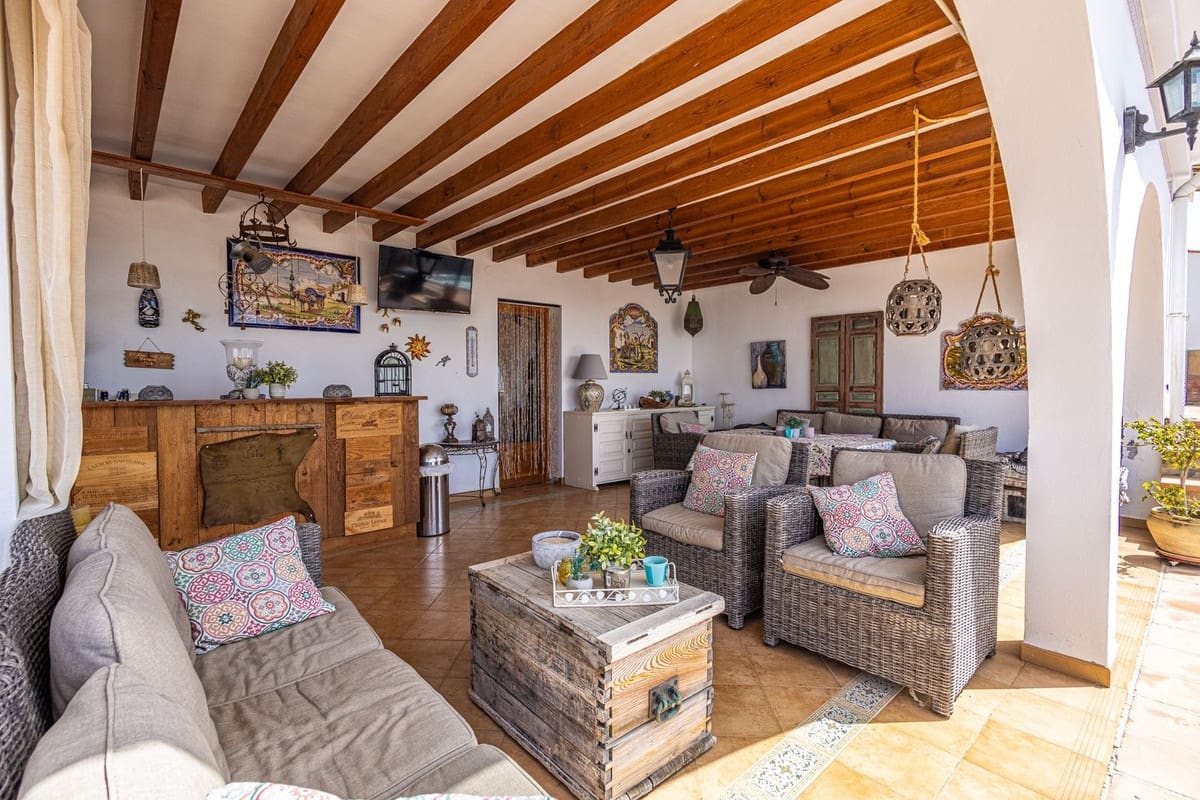 5 bedroom Villa for sale in Competa with pool garage - € 790,000 (Ref: 10128775)