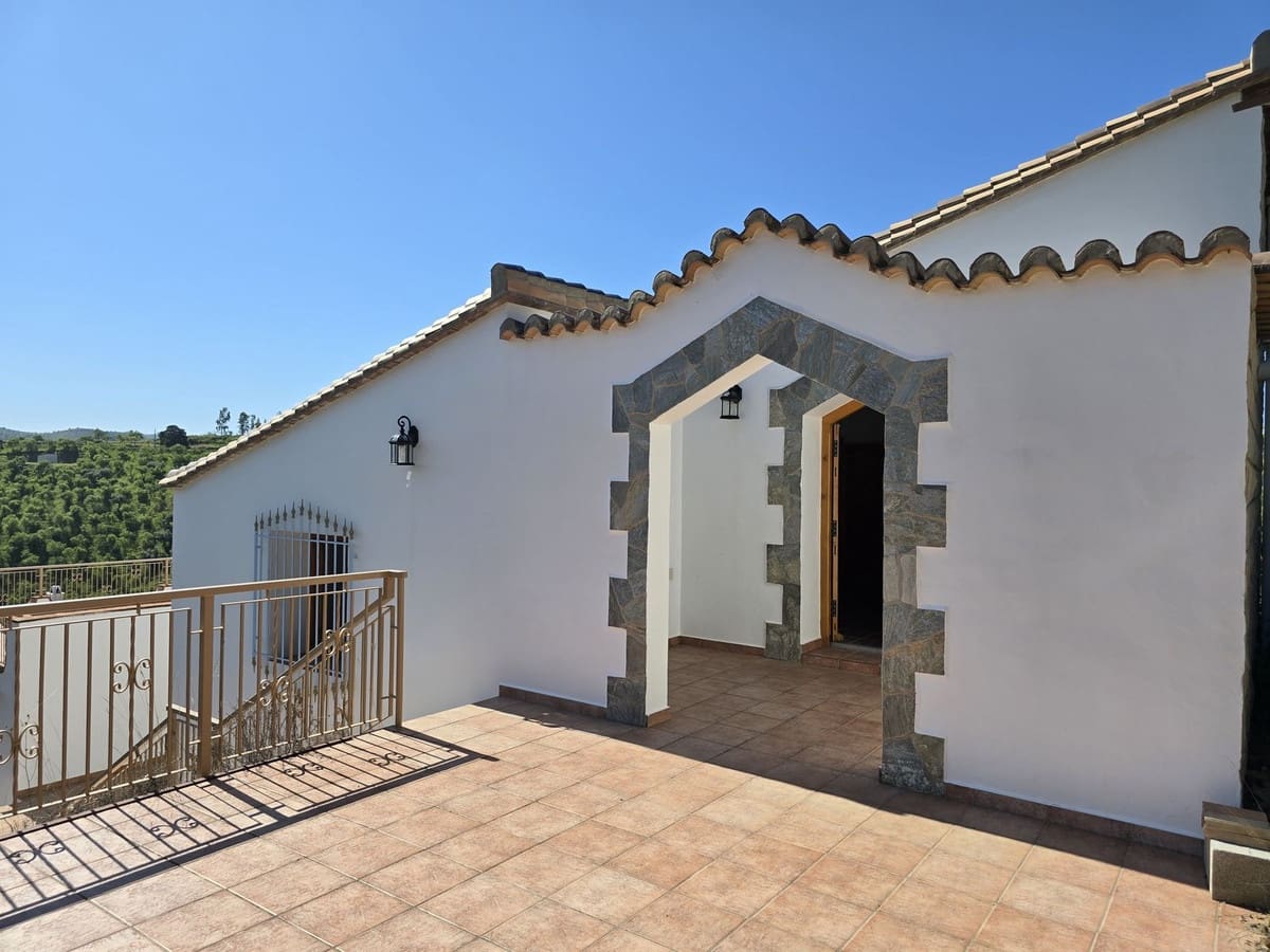 4 soverom Villa til salgs i Sedella med svømmebasseng garasje - € 499 000 (Ref: 10128785)