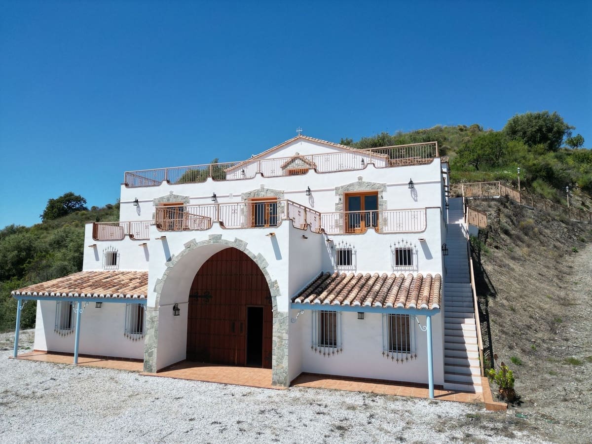 4 soverom Villa til salgs i Sedella med svømmebasseng garasje - € 499 000 (Ref: 10128785)