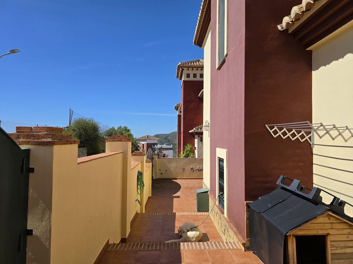 4 quarto Moradia para venda em Canillas de Albaida com piscina garagem - 437 000 € (Ref: 10128786)