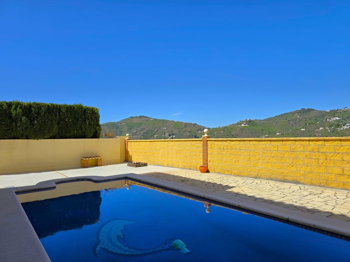 4 quarto Moradia para venda em Canillas de Albaida com piscina garagem - 437 000 € (Ref: 10128786)
