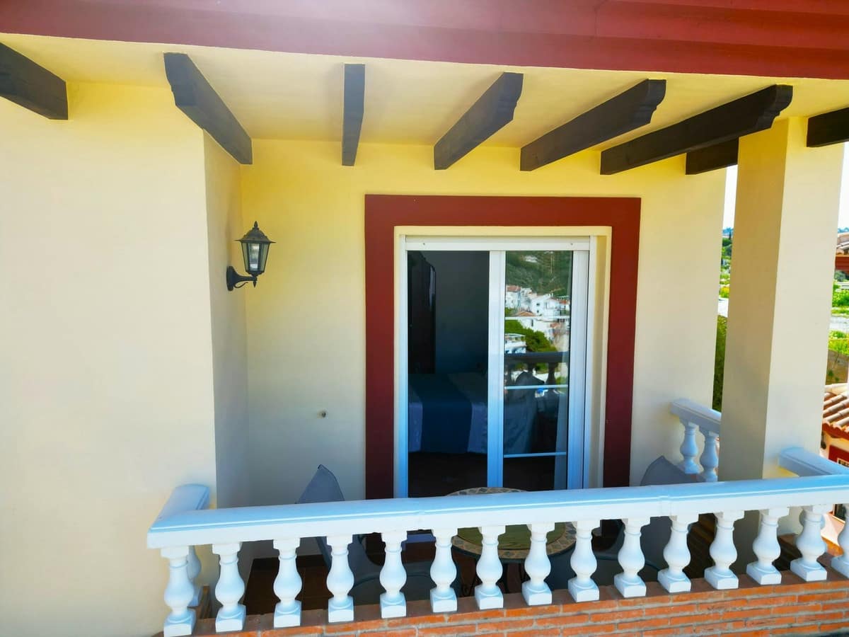 4 quarto Moradia para venda em Canillas de Albaida com piscina garagem - 437 000 € (Ref: 10128786)