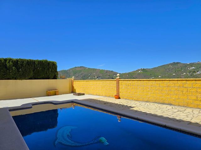 4 quarto Moradia para venda em Canillas de Albaida com piscina garagem - 437 000 € (Ref: 10128786)