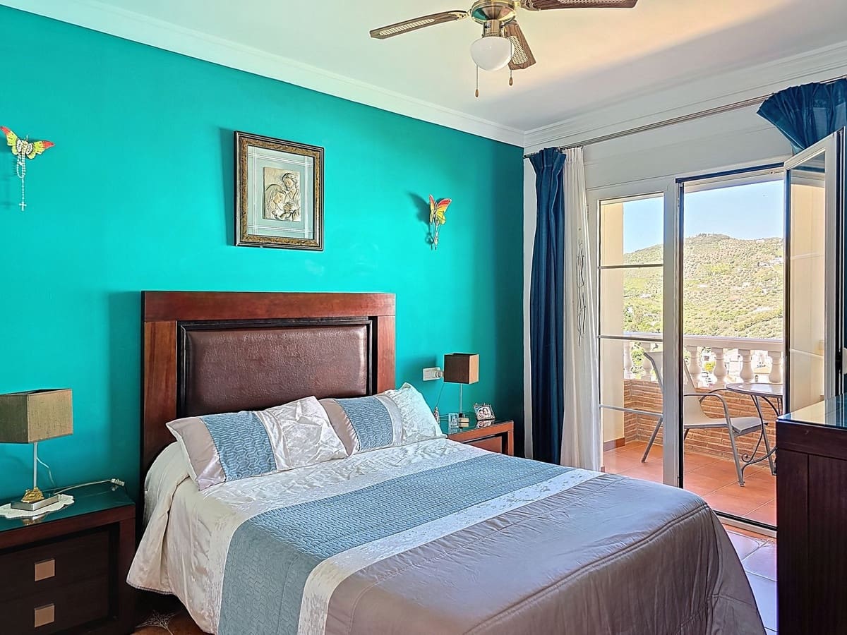 4 quarto Moradia para venda em Canillas de Albaida com piscina garagem - 437 000 € (Ref: 10128786)