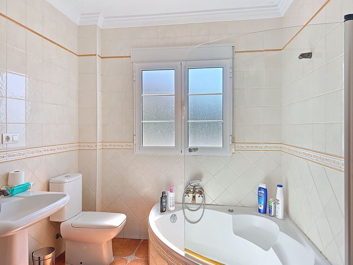4 quarto Moradia para venda em Canillas de Albaida com piscina garagem - 437 000 € (Ref: 10128786)