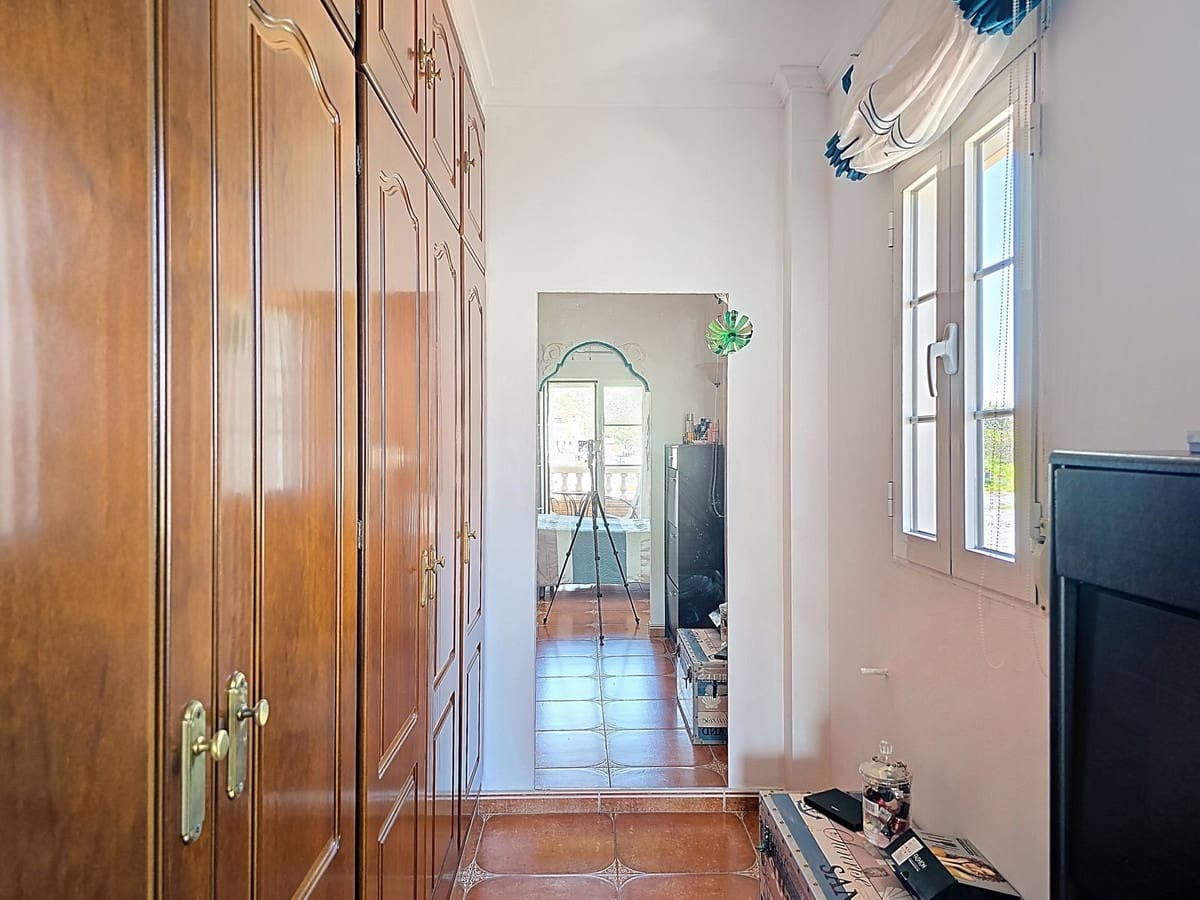 4 quarto Moradia para venda em Canillas de Albaida com piscina garagem - 437 000 € (Ref: 10128786)